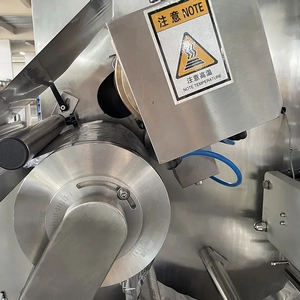 Heat sealing station