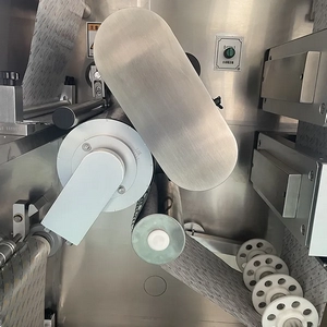 Heat sealing station